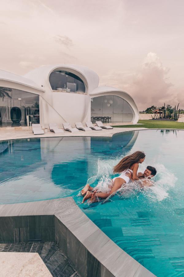 The Cloud Beachfront Villa Tabanan Selemadeg Exterior foto